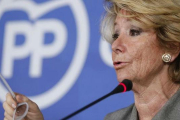 Esperanza Aguirre presenta su dimisión en la sede del partido en la calle de Génova.-