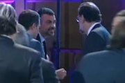 El exconseller Santi Vila saluda al presidente del Gobierno, Mariano Rajoy, durante una entrega de premios de la patronal catalana Fomento del Trabajo.-TV3