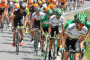 Carlos Barbero tira del pelotón durante el Tour de Beauce en Canadá.-