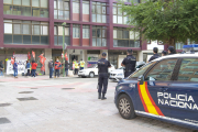 Imagen de la concentración frente a la sede de la calle Federico Olmeda. ECB