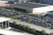 Los manifestantes formaron frente al Hospital Universitario de Burgos las palabras ‘Sanidad pública’.-ISRAEL L. MURILLO