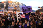 La manifestación feminista del 8-M del año pasado en Barcelona, en el paseo de Gracia.-FERRAN NADEU