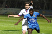 Yaw Annor en acción con la camiseta del Fuenlabrada-CF FUENLABRADA