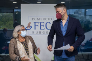 Rosa Niño y Julián Vesga presentaron el portal ‘Burgos en casa’ en la sede de la FEC. SANTI OTERO