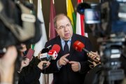 El presidente de la Junta de Castilla y León, Juan Vicente Herrera, expone el proyecto de dictamen 'La respuesta de la UE al reto demográfico' en el Comité de las Regiones.-ICAL