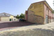 La parcela junto a esta edificación, donde se ubicaba la antigua taberna, se cederá al barrio.-RAÚL G. OCHOA