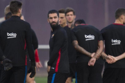 Arda Turan, durante una sesión de entrenamiento en Sant Joan Despí.-JORDI COTRINA