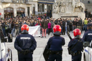 Manifestación en protesta por la muerte de Cabacas días después de su fallecimiento, en abril de 2012.-ADRIAN RUIZ DE HIERRO / EFE