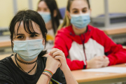 Un grupo de alumnos durante el examen de la EBAU en Soria.  ICAL