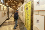 La muestra la cierra una selección de dibujos de los miles que se han recibido en los concursos de diseño de sellos.-R. O.