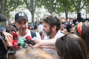 Los actores Dani Rovira y Fernando Tejero (de izquierda a derecha), tras asistir a un mitin de Más Madrid.-MÁS MADRID