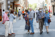JUAN MIGUEL LOSTAU. 02/06//2020. VALLADOLID. COMUNIDAD DE CASTILLA Y LEÓN. PERSONAS MAYORES PASEANDO.