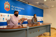 Los concejales del PP, Jorge Berzosa y Andrea Ballesteros, en rueda de prensa. ECB