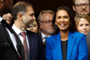 La eurofila Gina Miller, sonriente frente a la Corte Suprema de Londres.-AFP / TOLGA AKMEN