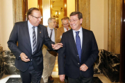 Pedro García y César Rico rubricaron ayer el convenio de colaboración entre la Diputación y la Arandina CF-Raúl G. Ochoa