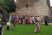 La Fiesta de la Cereza y el Mercado Medieval volvió a reunir a centenares de asistentes en Covarrubias.-ECB