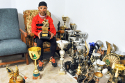 El atleta acumula un buen puñado de trofeos en su palmarés. MANUEL PÉREZ PALACIOS