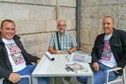 (De izq. a dch.) Enrico Marzinot, Ricardo Obejero y Rodrigo Barriuso invitan a todosa acercarse este fin de semana a Villangómez.-M. M.