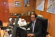 Josep Rull, en su despacho, según su cuenta de Twitter.-EL PERIÓDICO