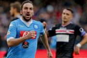 Higuaín celebra un gol con el Nápoles la pasada temporada.-EFE / PRIMA PAGINA