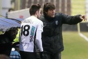 Salinas da instrucciones a Iker Hernández.-RAÚL OCHOA