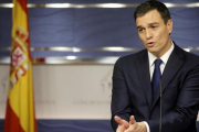 Pedro Sánchez, el pasado viernes en el Congreso, tras reunirse con el Rey.-JOSÉ LUIS ROCA