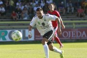El ariete canario Adrián, en plena acción en el choque frente al Mutilvera-Raúl G. Ochoa