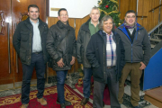 Los nueva junta directiva de la federación en su visita al alcalde.-ISRAEL L. MURILLO