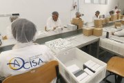 Operarios del Centro Especial de Empleo Cisa en plena faena.-ISRAEL L. MURILLO