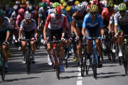 El pelotón del Tour, durante la antepenúltima etapa de la prueba.-MARCO BERTORELLO / AFP