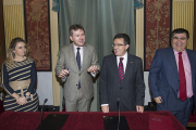El alcalde y el rector, en el centro.-ISRAEL L. MURILLO