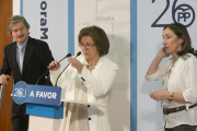 Angulo, flanqueada por Jaime Mateu y Begoña Contreras.-RAÚL G. OCHOA