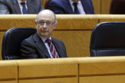 El ministro de Hacienda, Cristóbal Montoro, durante la sesión de control al Gobierno de ayer.-Foto: EFE