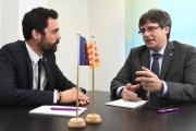 Torrent y Puigdemont, en la reunión que mantuvieron el día 24 de enero en Bruselas.-EMMANUEL DUNAND (AFP)