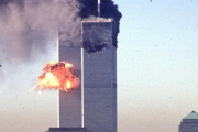 Un avión de pasajeros hace impacto en una de las torres del World Trade Center.-SETH MCALLISTER / AFP