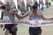 Ayalew y Toroitich se jugaron el triunfo final en un vibrante y apretado esprint en la recta de llegada del circuito Parque Arqueológico de Atapuerca-Santi Otero