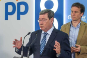 César Rico y Borja Suárez  durante un momento de la rueda de prensa.-SANTI OTERO