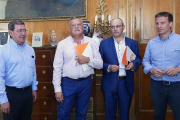 (De izq. a dcha), César Rico, Lorenzo Rodríguez, Eduardo Munguía y Borja Suárez momentos antes de iniciar la segunda reunión en la Diputación.-R. O.
