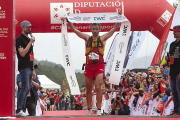 Luis Alberto Hernando atraviesa en solitario la meta del Campeonato del Mundo de Trail 2018-ECB