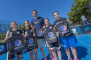 Jorge Garbajosa, campeón del mundo y de Europa con España, posa junto a uno de los equipos femeninos participantes-FEB