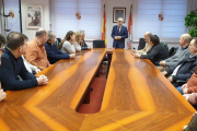 En la reunión con Sáiz, los responsables médicos recibieron una llamada confirmando que un médico cubriría el servicio.-ECB