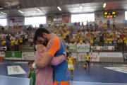 Los jugadores del Villa de Aranda muestran su desconsuelo al término del partido de ayer.-ARCALLE
