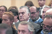 Paz Naseiro, hija del extesorero de Alianza Popular (AP) Rosendo Naseiro, ha confirmado este jueves en el juicio por la primera época de la 'trama Gürtel' (1999-2005) que su padre y el extesorero del PP Luis Bárcenas únicamente realizaron dos operaciones-ARCHIVO / AFP