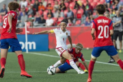 Vero Boquete, entre tres jugadoras de Corea del Sur.-Foto:   AFP PHOTO / NICHOLAS KAMM