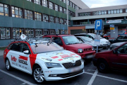 Un vehículo del Lotto, aparcado junto al hospital polaco donde falleció Lambrecht.-EFE/ EPA/ ANDRZEJ GRYGIEL