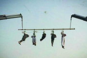 Imagen de archivo en la que se muestra la ejecución de cinco yemenís en Arabia Saudí, en el 2013.-TWITTER