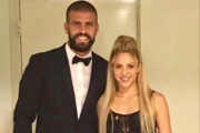 Piqué y Shakira posan en la boda de Messi-