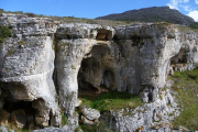 Cueva del Agua o Cueva de los Moros, en Basconcillos del Tozo.-ANAIS GOEPNER