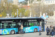 El autobús eléctrico de la empresa Irizar circulará en la línea 1 hasta el próximo 12 de abril.-ISRAEL L. MURILLO