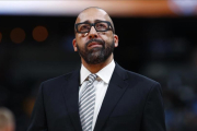 David Fizdale en un partido de los Memphis Grizzlies-/ DAVID ZALUBOWSKI